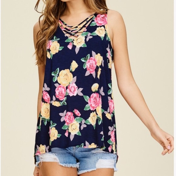 🔥Criss-Cross Sleeveless Floral Top - Picture 3 of 7